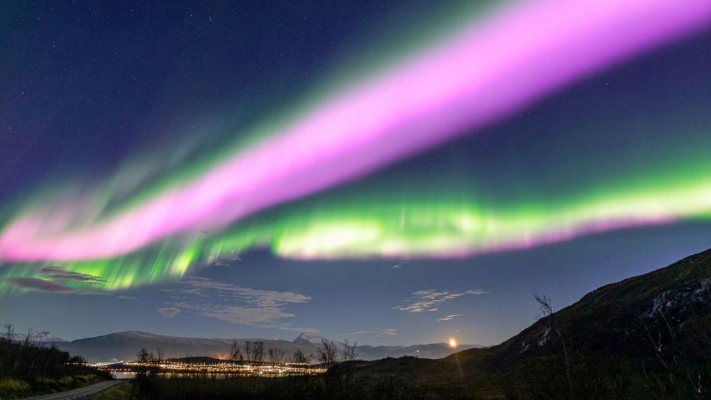 Norveç’teki Pembe Renkli Kuzey Işıkları!